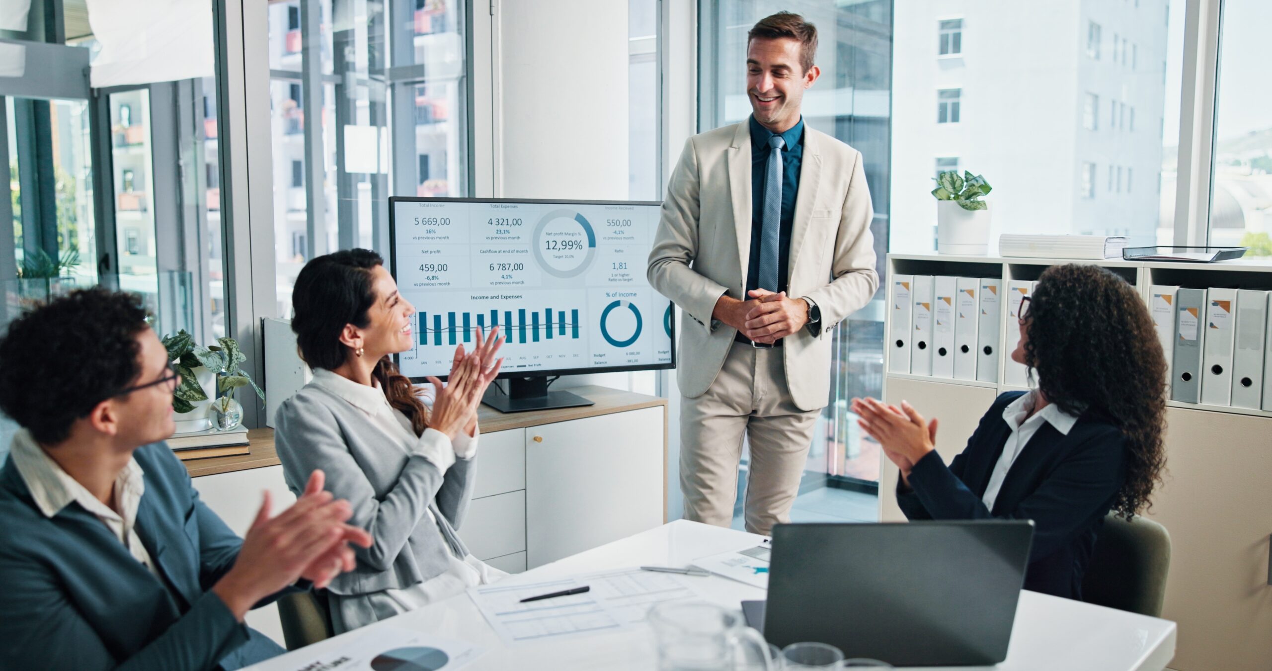 Happy,,Applause,Or,Business,People,In,Finance,Presentation,For,Success, Agile ALM